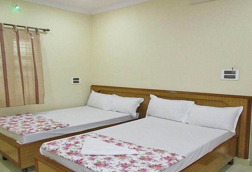 Номер Стандарт Трехместный, Pujitha Residency