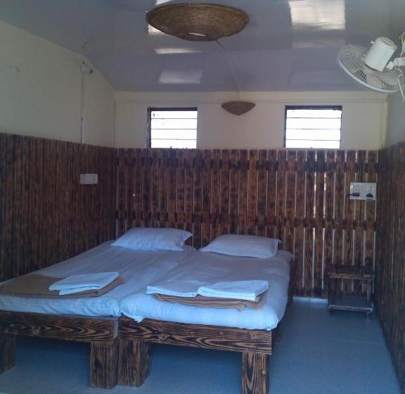 标准间, Sadabahar Moments   Hostel