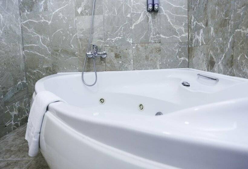 سوییت جونیور با چشم‌انداز دریا, Kaktus Hotel Kaktus Albir
