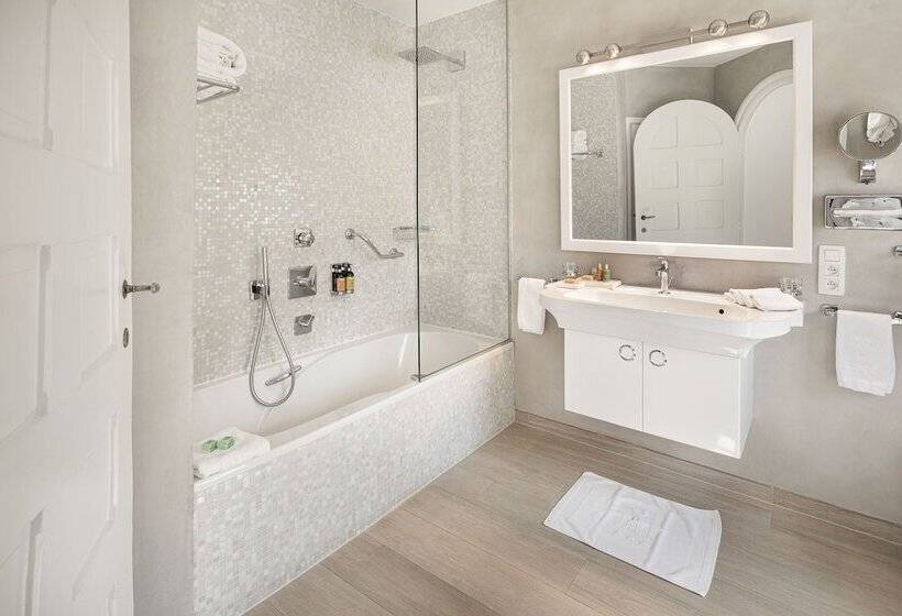 Номер Стандарт, Manoir Du Dragon