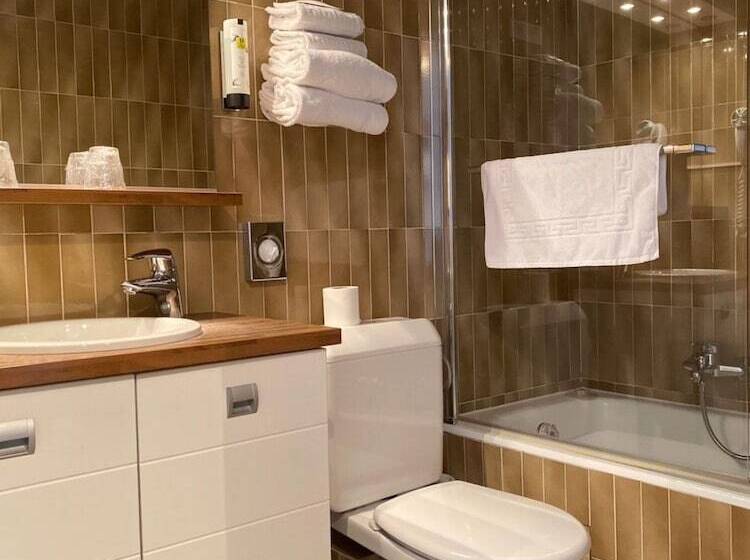 Четырехместный Номер Superior, Logis Hôtel Annecy Nord / Argonay