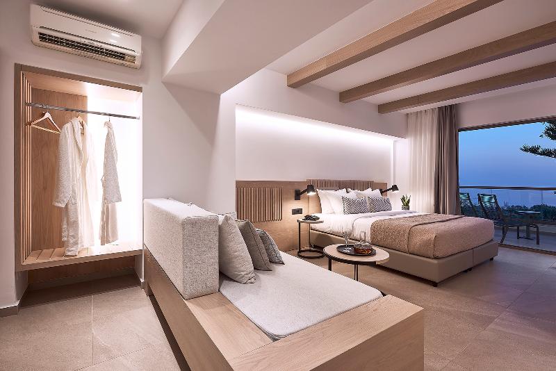 Номер Стандарт Трехместный, Logis Hôtel Annecy Nord / Argonay