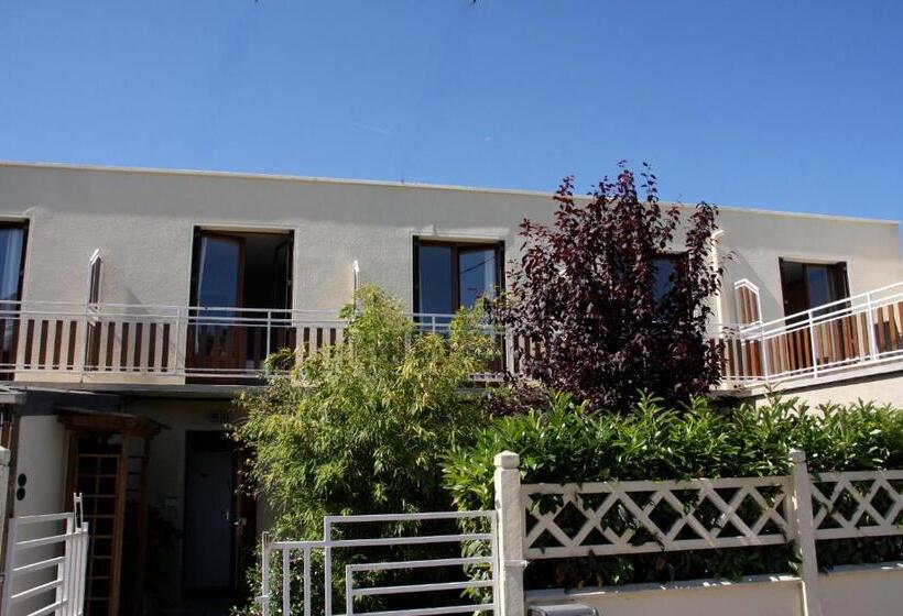 Номер Стандарт Трехместный, Auberge Du Cheval Blanc