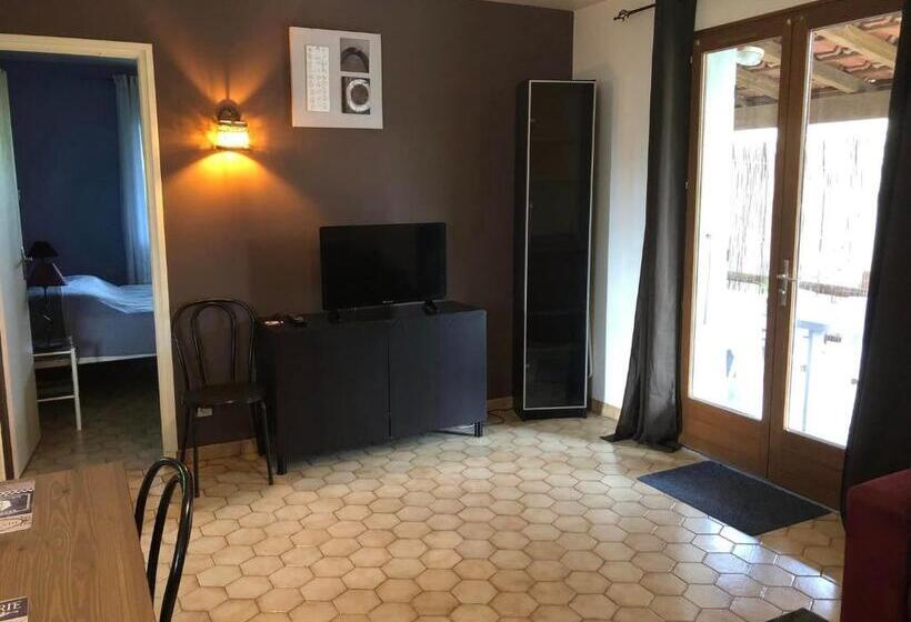 Дом 2 Спальни, Hôtel Les Persèdes