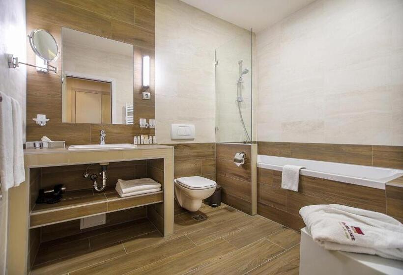 Номер Deluxe, Mamaison Hotel Andrassy Budapest