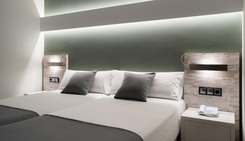 Номер Стандарт Трехместный, B Hotel Troyes Aéroport