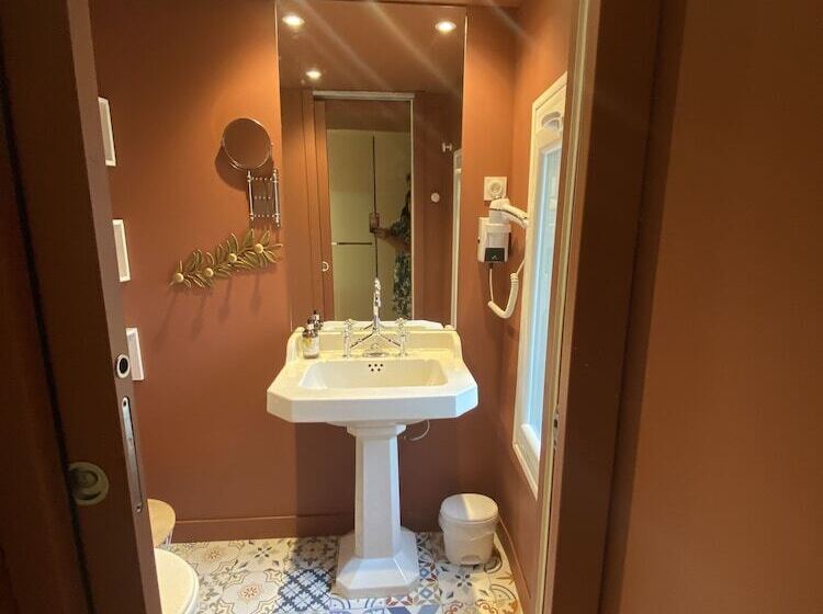 Номер Клуб, Logis Hôtel Le Glacier