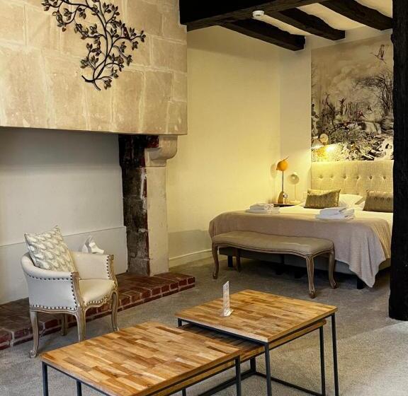 Четырехместный Номер Стандарт, The Originals Boutique, Hôtel Le George, Loches