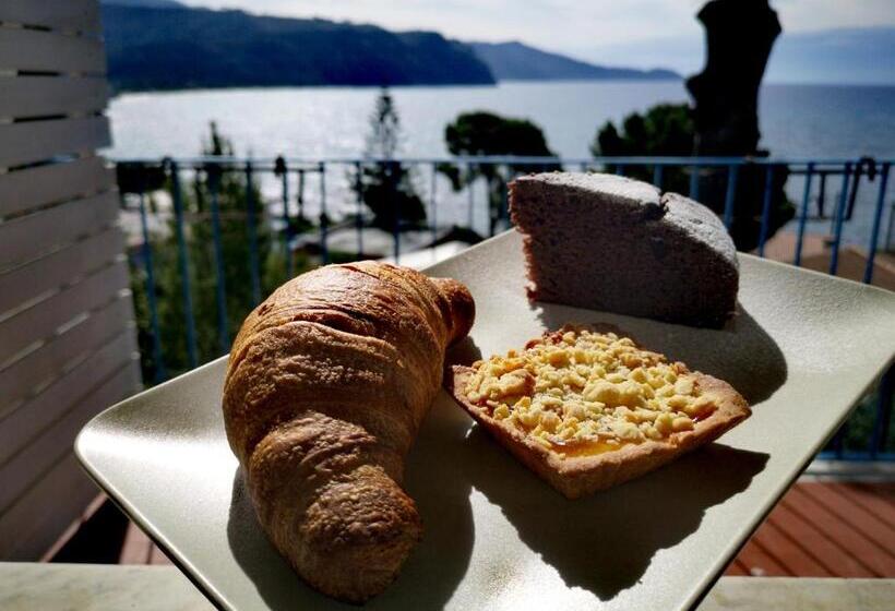 اتاق لوکس با چشم‌انداز دریا, Villa Edwige B&b