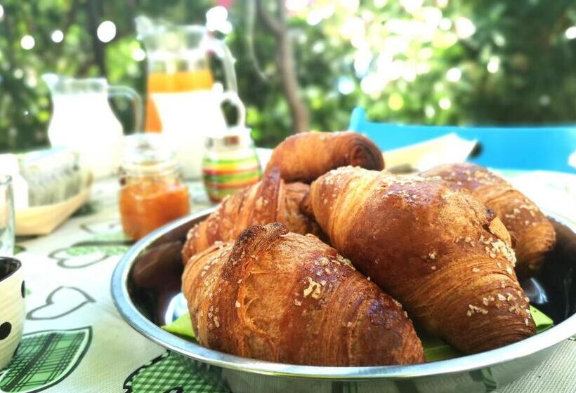 اتاق لوکس با چشم‌انداز دریا, Villa Edwige B&b