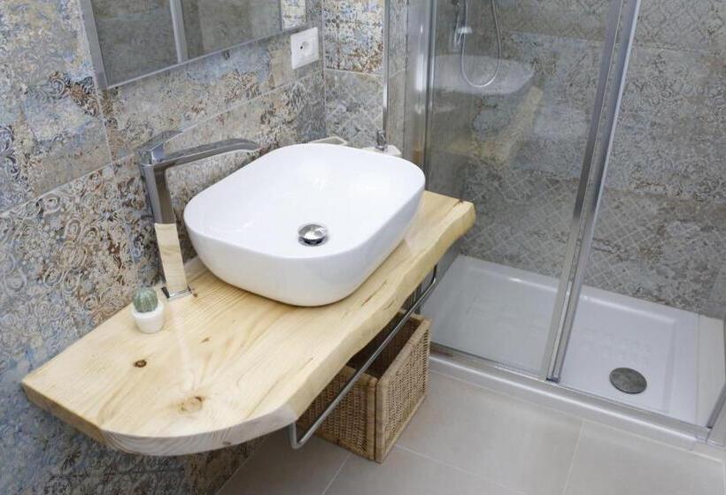 Номер Стандарт с Балконом, La Nicchia B&b