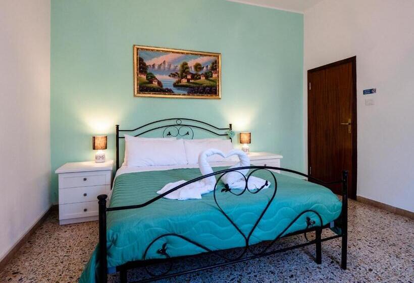 Трехместный Номер Стандарт Совместная Ванная, Casa Mafalda   Rooms, Friends And More Affittacamere   Guest House