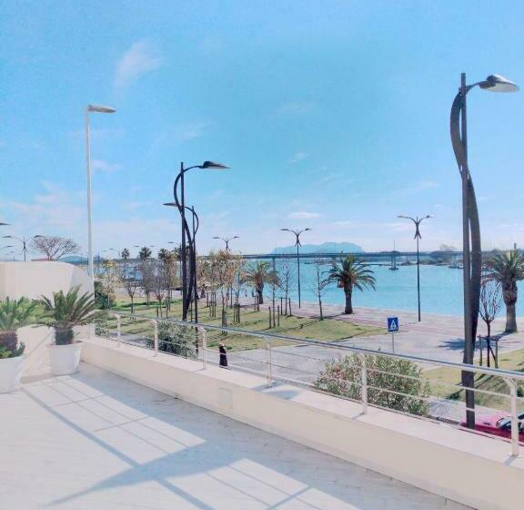 سوییت با چشم‌انداز دریا, La Promenade Rooms & Suites