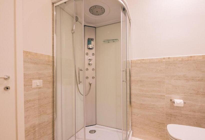 اتاق لوکس چهار تخته, La Promenade Rooms & Suites