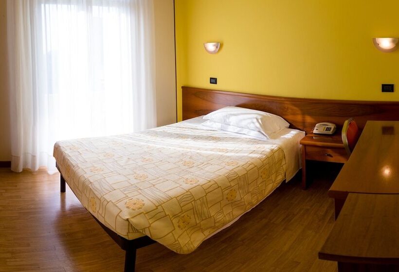 اتاق اکونومی یک تخته, Terme Paradiso