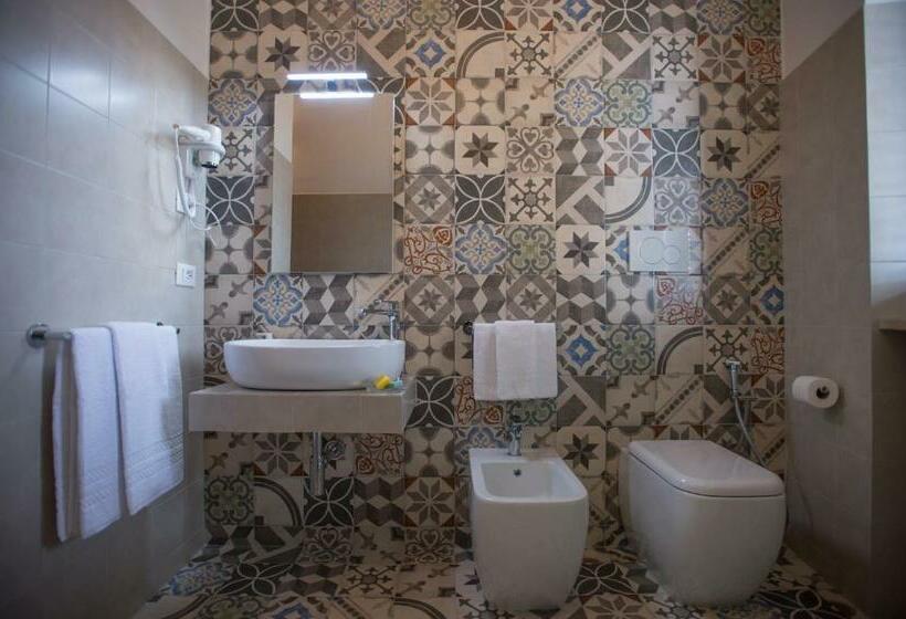 Номер Стандарт Трехместный, Luci Del Salento Guest House