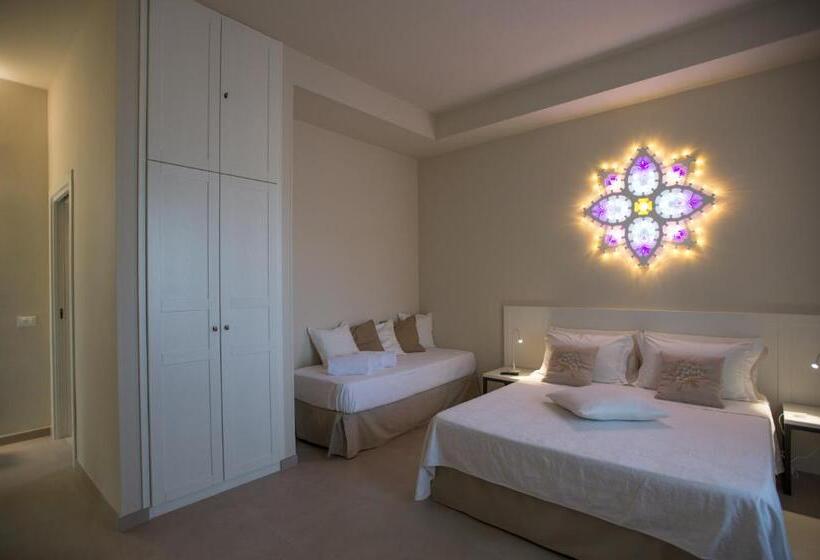 Четырехместный Номер Стандарт с Балконом, Luci Del Salento Guest House