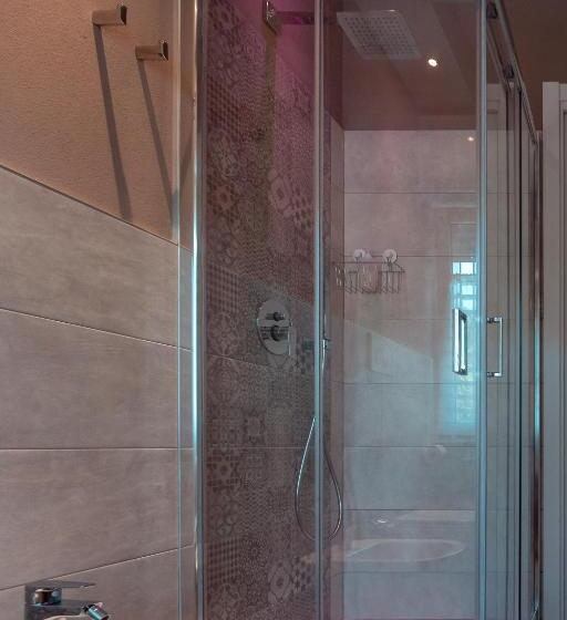 اتاق استاندارد, La Rosa Tra I Laghi B&b