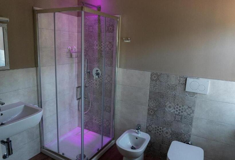 اتاق استاندارد, La Rosa Tra I Laghi B&b