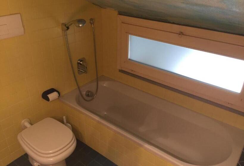 스탠다드 룸 킹사이즈 침대, B&b Treviglio