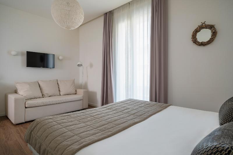 Трехместный Номер Комфорт, Select Suites & Spa   Apartments