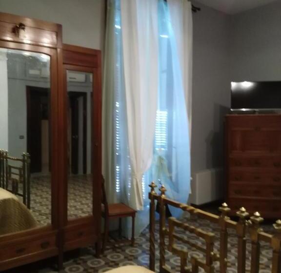 اتاق استاندارد چهار تخته با چشم‌انداز دریا, Domus Cicerone