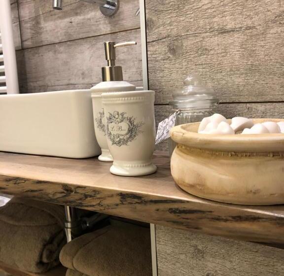 Номер Deluxe, Edera E Camelie