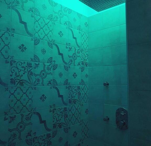 Junior Suite, Lunali