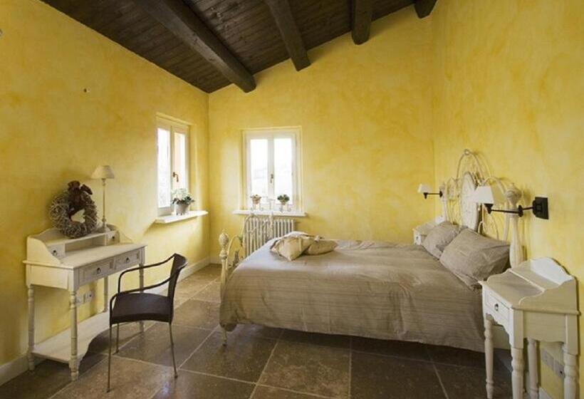 سوییت با چشم‌انداز کوه, Country House Il Sassòne