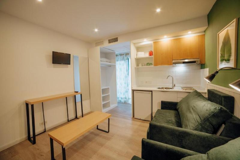 استودیوی استاندارد, Apartamentos Palm Court