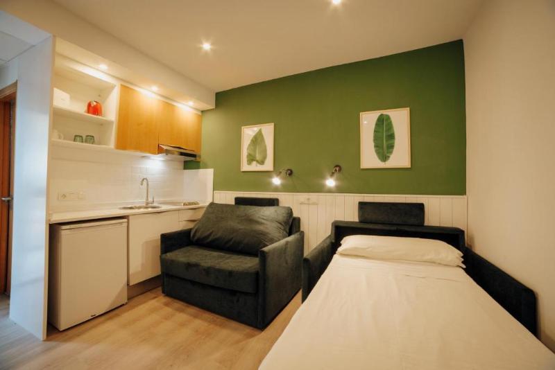 استودیوی استاندارد, Apartamentos Palm Court