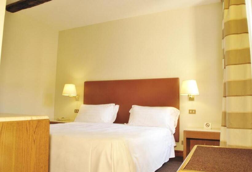 اتاق استاندارد چهار تخته, Albergo Santa Chiara