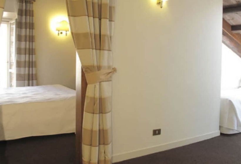 اتاق استاندارد چهار تخته, Albergo Santa Chiara