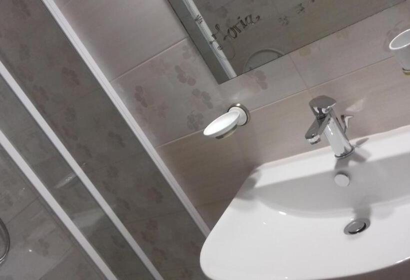 اتاق استاندارد سه نفره, A Casa Di Nené