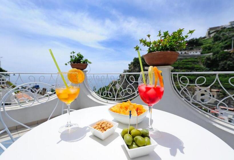 سوییت با چشم‌انداز دریا, Villa Guarracino Amalfi
