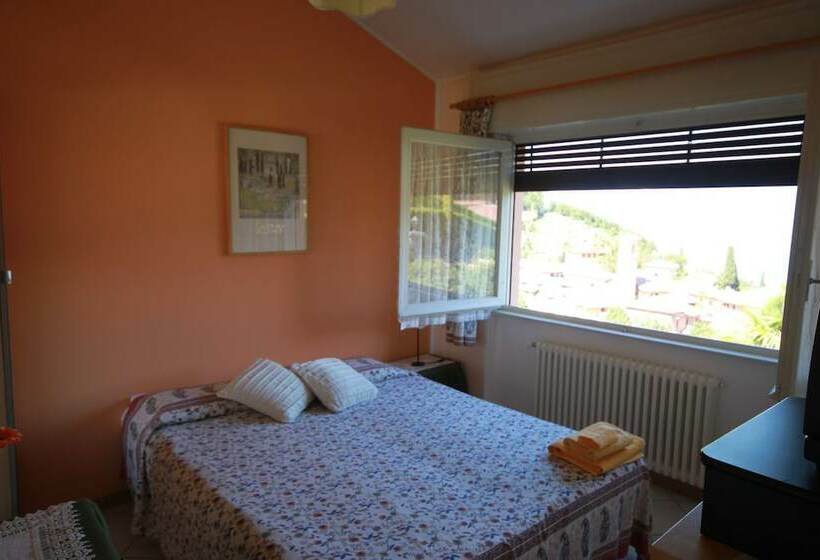 Quarto Familiar, Balcone Fiorito