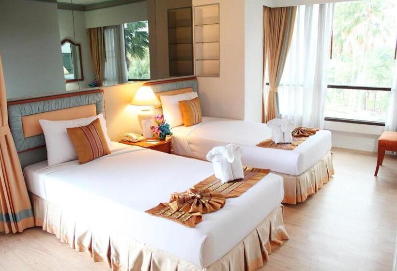 디럭스 룸, The Royal Gems Golf Resort