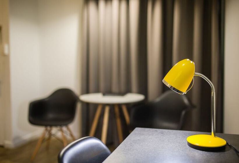 패밀리 룸, Glenmore Palms Motel