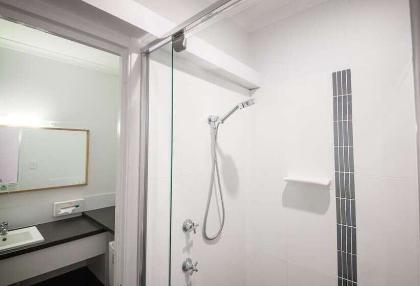 패밀리 룸, Glenmore Palms Motel