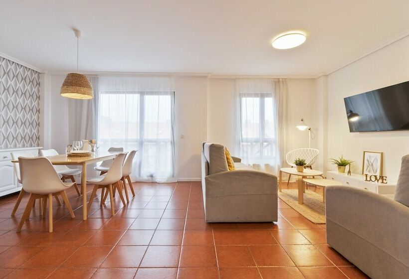 3침실 듀플렉스 아파트, Abba Comillas Apartments