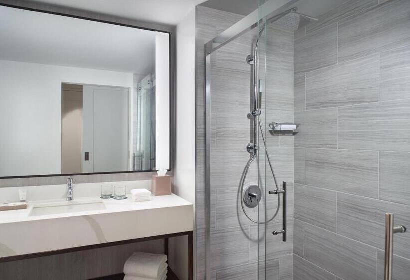 اتاق لوکس با تخت بزرگ, The Westin Charlotte