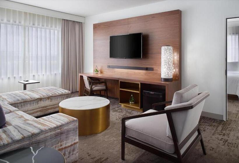 سوئیت اجرایی با تخت کینگ, The Westin Charlotte