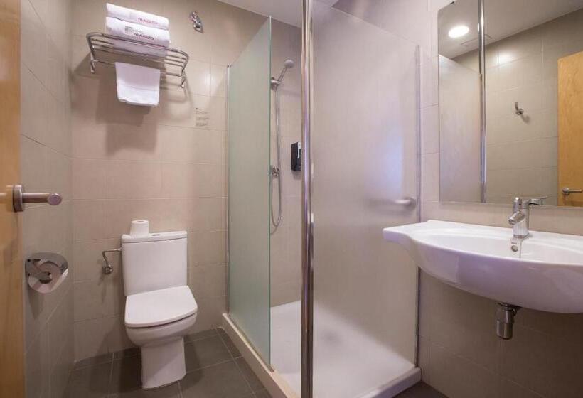 Habitación Triple Estándar, Via Augusta