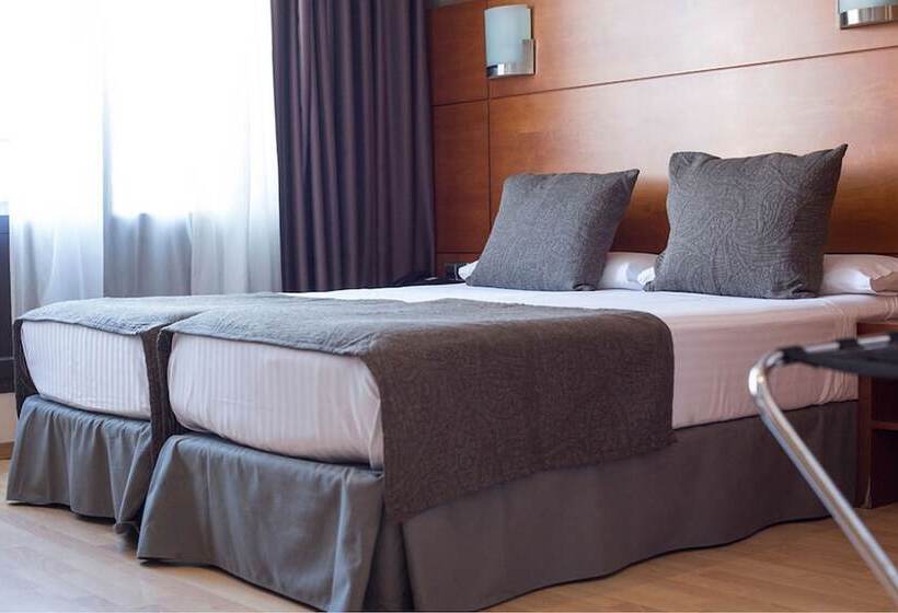 Habitación Estándar con Balcón, Via Augusta