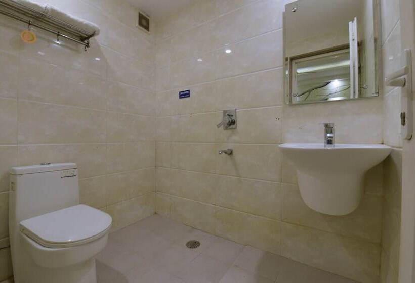 Номер Deluxe, Capital O 2242 Hotel Yuvraj Deluxe