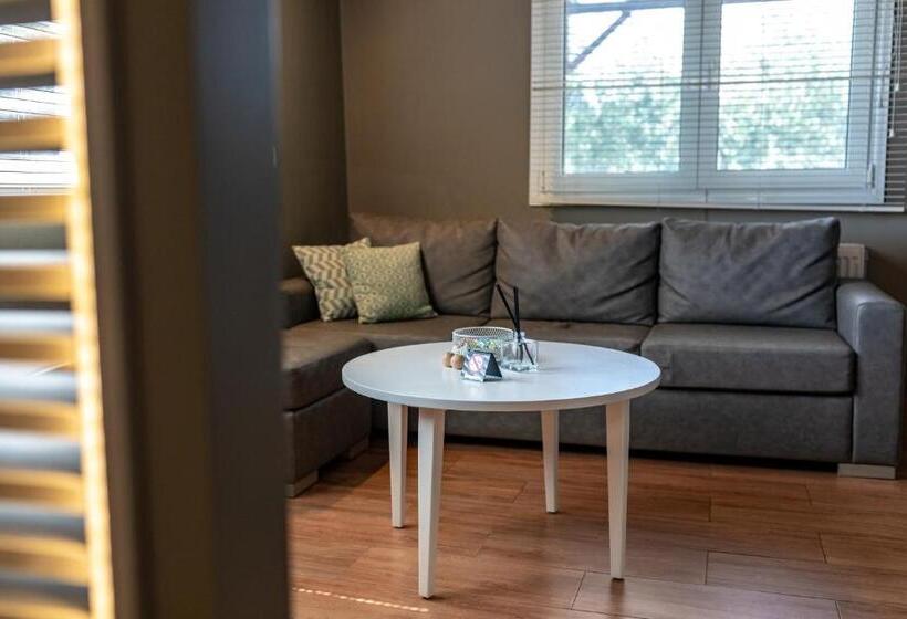 بانگلوی لوکس, Ampoulos Rooms & Apartments