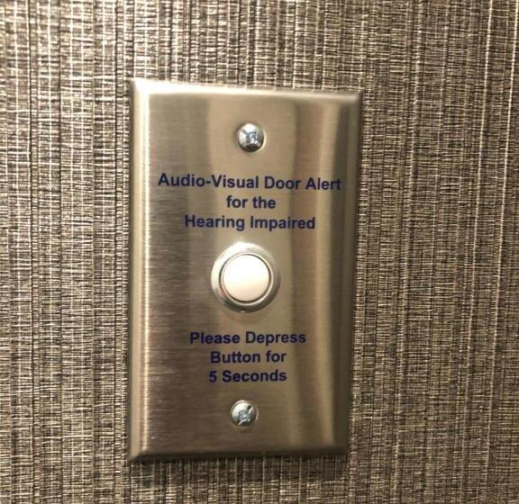 장애인을 위한 킹사이즈 침대 스탠다드 룸, Holiday Inn Express & Suites   Madison West   Middleton, An Ihg