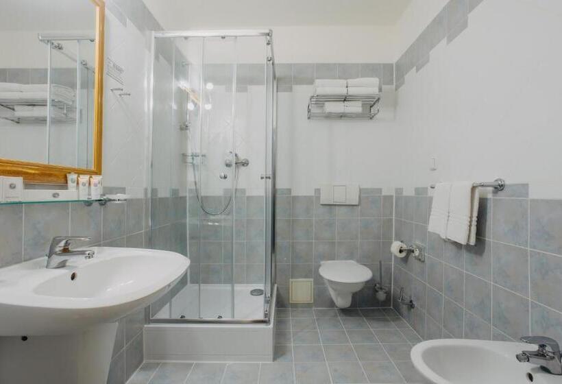 Quarto Triplo Estandar, Louis Leger   Czech Leading Hotels