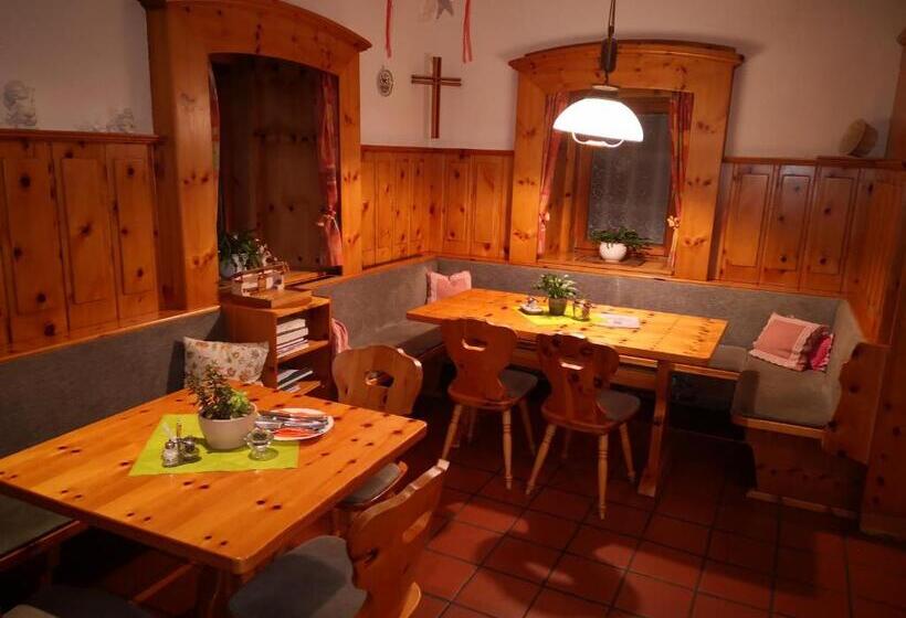 Семейный Номер, Gasthof Kirchenwirt