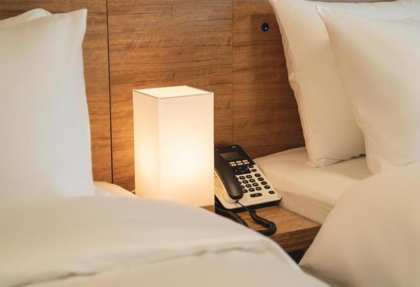 Номер Deluxe Вид на Озеро, Marinabay Sokcho